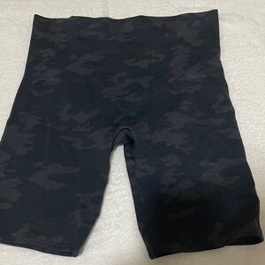 NWOT Spanx Green Camo Bike Shorts